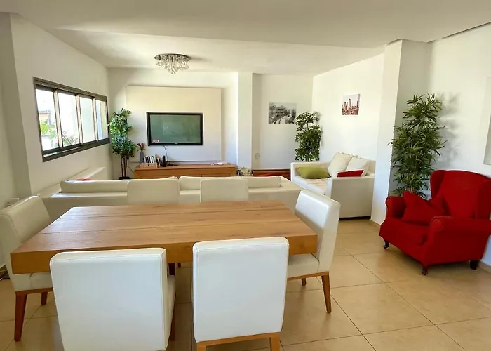 Beautiful 2-Bedroom Condo In The Heart Of Tel Aviv